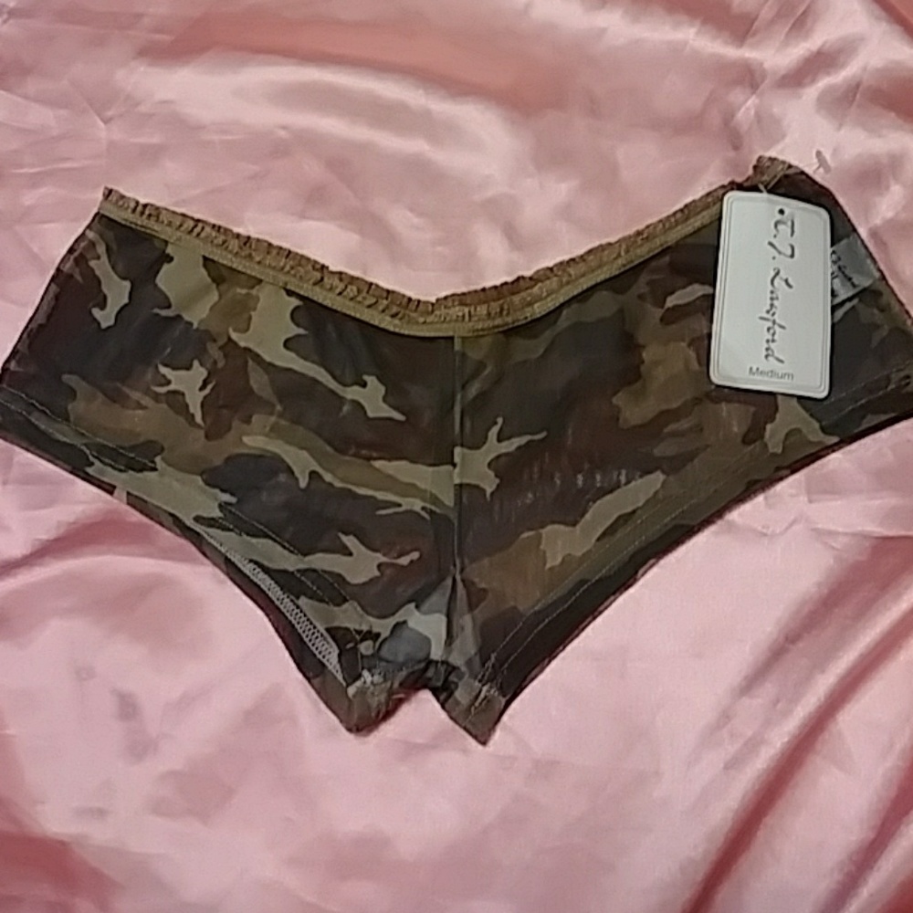 ❄2/$10 NWT T.J Lawford Camo Boy Shorts